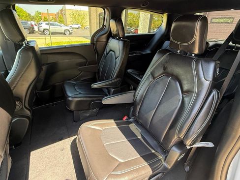 Used 2026 Chrysler Pacifica Select FWD image 19