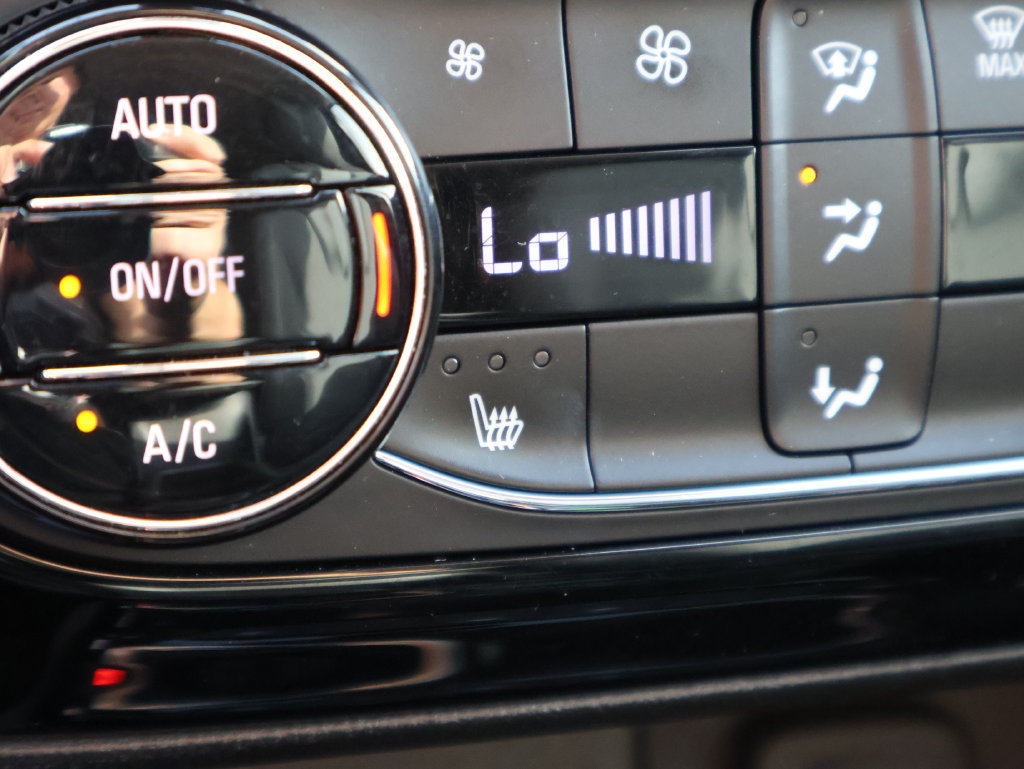 Used 2023 Buick Encore GX Select FWD image 38