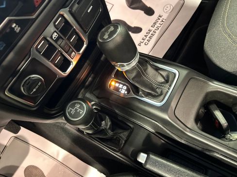 Used 2025 Jeep Wrangler Unlimited Sahara image 20