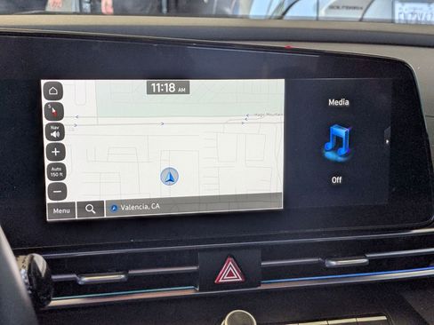 Used 2023 Hyundai Elantra Limited image 18