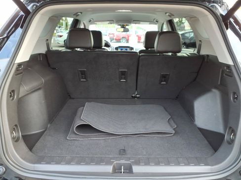 Used 2024 GMC Terrain SLT AWD/4WD image 12