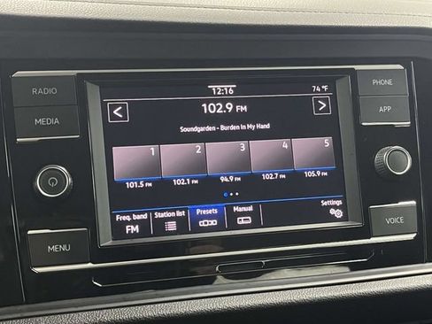Used 2024 Volkswagen Jetta SE FWD image 31