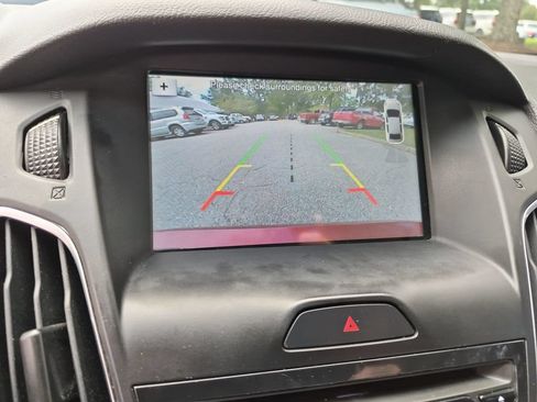 Used 2017 Ford Focus Titanium FWD image 25
