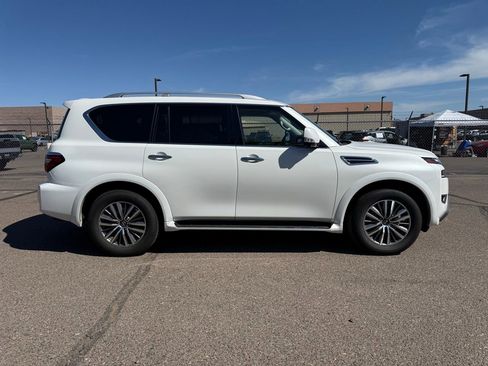 Used 2024 Nissan Armada SL w/ Captain's Chairs Package image 4