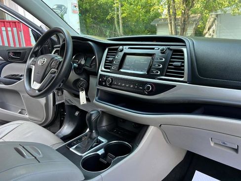 Used 2014 Toyota Highlander LE image 14