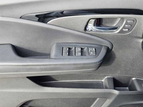 Used 2020 Honda Pilot Touring image 23