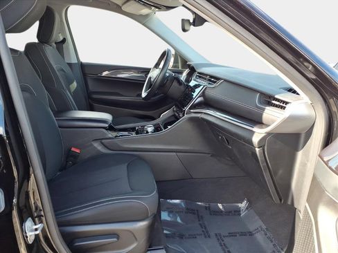 Used 2022 Jeep Grand Cherokee L Laredo w/ Luxury Tech Group I image 15