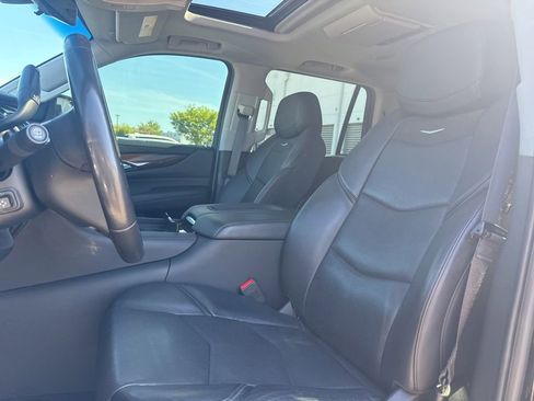 Used 2019 Cadillac Escalade Premium Luxury AWD/4WD image 16