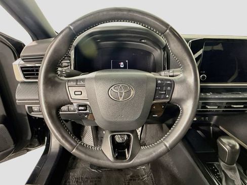 Used 2025 Toyota Camry SE FWD image 11