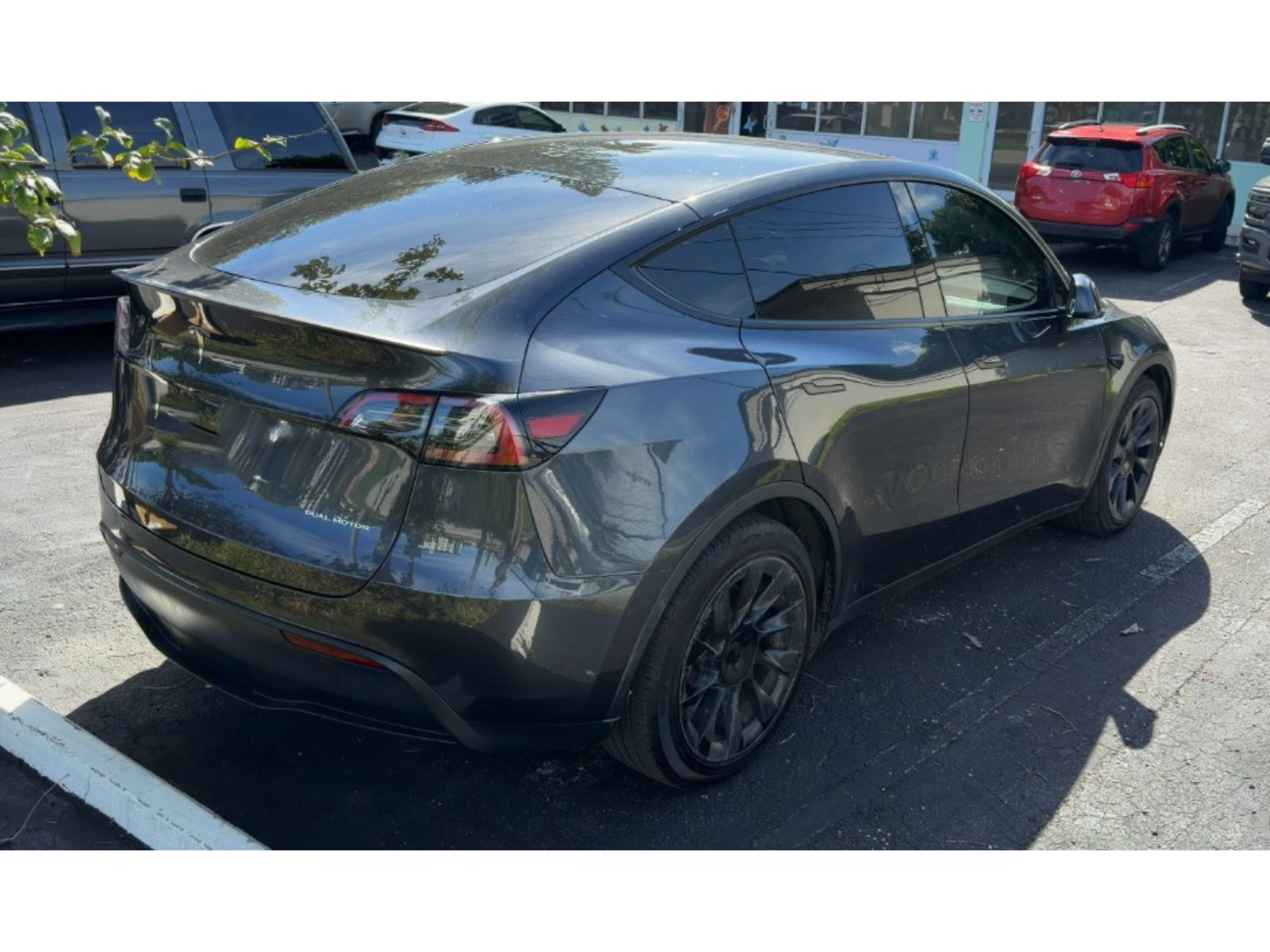Used 2024 Tesla Model Y Long Range AWD/4WD image 3