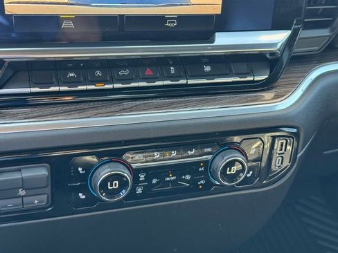 Used 2025 Chevrolet Silverado 1500 LT AWD/4WD image 17