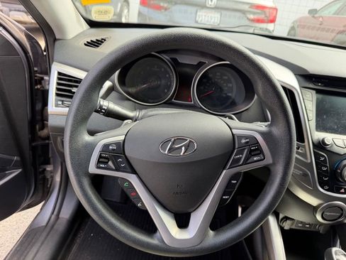 Used 2016 Hyundai Veloster FWD image 10