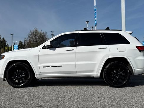 Used 2018 Jeep Grand Cherokee Altitude image 2