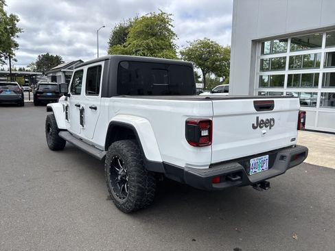 Certified 2020 Jeep Gladiator Overland AWD/4WD image 3
