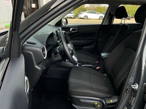 Used 2025 Hyundai Venue SEL image 10