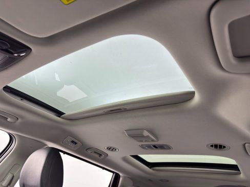 Used 2024 Kia Carnival SX Prestige image 12