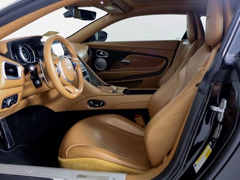 Used 2020 Aston Martin DB11 Coupe RWD image 5