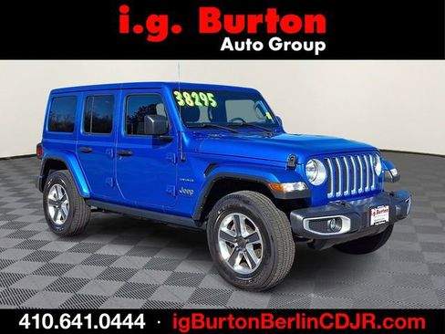 Used 2023 Jeep Wrangler Unlimited Sahara w/ Cold Weather Group AWD/4WD image 1