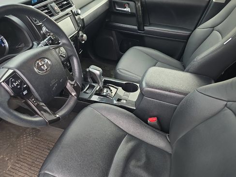 Used 2019 Toyota 4Runner TRD Off-Road AWD/4WD image 7