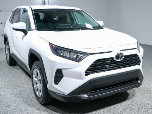Used 2022 Toyota RAV4 LE FWD image 5