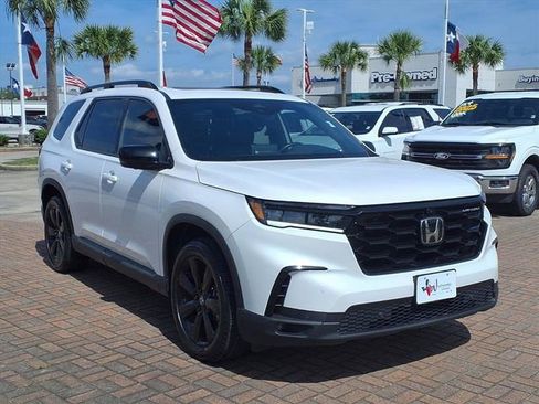 Used 2025 Honda Pilot Black Edition image 3