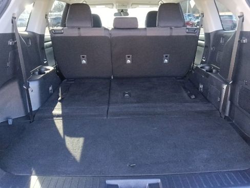 Used 2023 Toyota Highlander L image 28