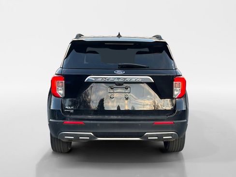 Used 2022 Ford Explorer XLT w/ Equipment Group 202A image 5