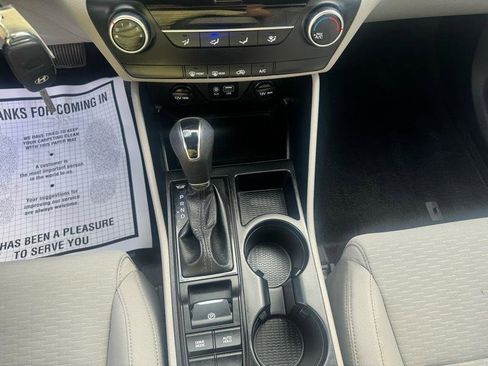 Used 2021 Hyundai Tucson SE image 15