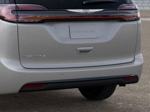 New 2026 Chrysler Pacifica Select image 13