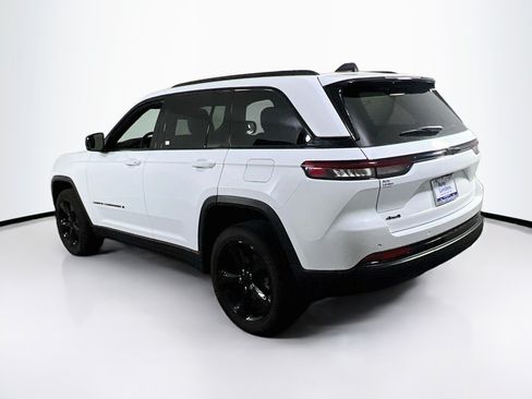 Used 2023 Jeep Grand Cherokee Altitude AWD/4WD image 7