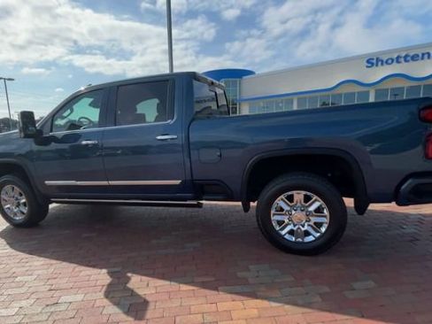 Used 2024 Chevrolet Silverado 2500 High Country w/ High Country Premium Package AWD/4WD image 7