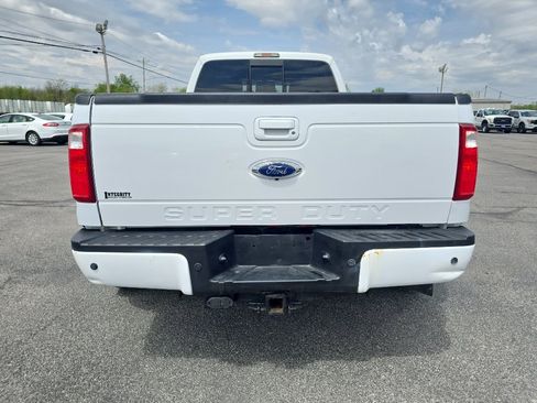 Used 2014 Ford F550 4x4 Crew Cab Super Duty w/ Lariat Interior Package image 8