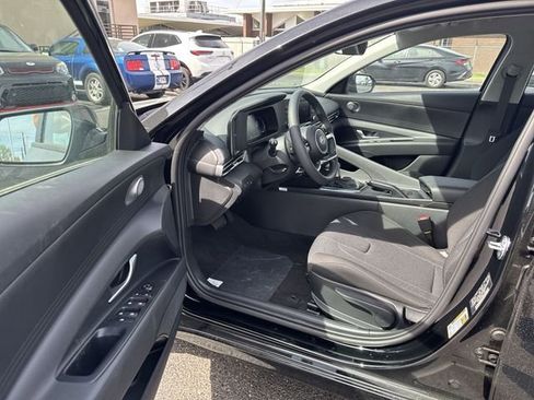 New 2026 Hyundai Elantra SE FWD image 9