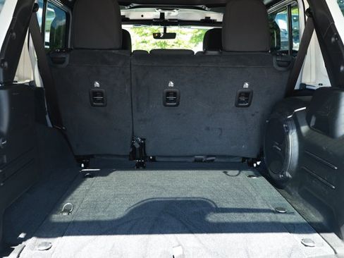 Used 2023 Jeep Wrangler Unlimited Sahara AWD/4WD image 10