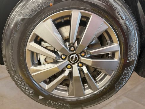 Used 2023 Nissan Pathfinder S FWD image 27