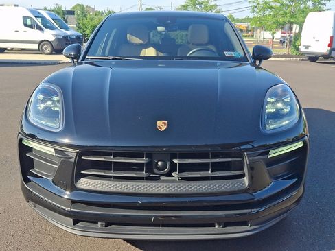 Used 2024 Porsche Macan AWD/4WD image 2