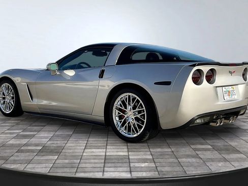 Used 2005 Chevrolet Corvette Coupe w/ Preferred Equipment Group RWD image 4