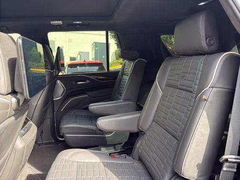 Used 2024 Cadillac Escalade Sport Platinum w/ LPO, ONYX Package AWD/4WD image 5