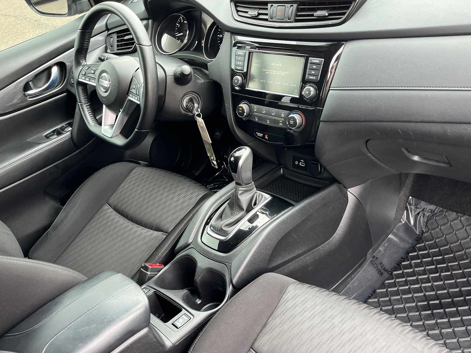Used 2020 Nissan Rogue S w/ Special Edition Package FWD image 9