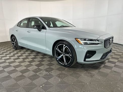 Used 2024 Volvo S60 B5 Core image 2