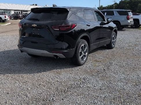 Used 2025 Chevrolet Blazer LT FWD image 3