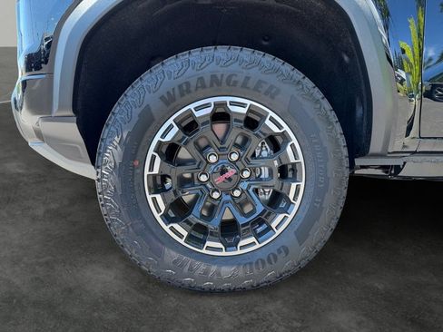 New 2026 GMC Canyon AT4 w/ Technology Plus Package AWD/4WD image 4