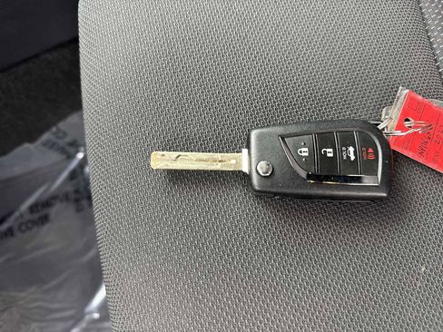 Used 2022 Toyota Corolla SE image 32