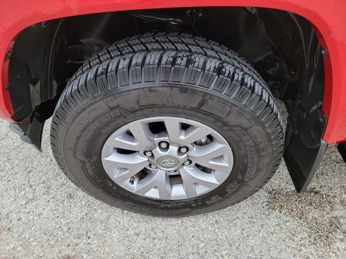 Used 2016 Toyota Tacoma SR5 w/ SR5 Appearance Package (SN) RWD image 9