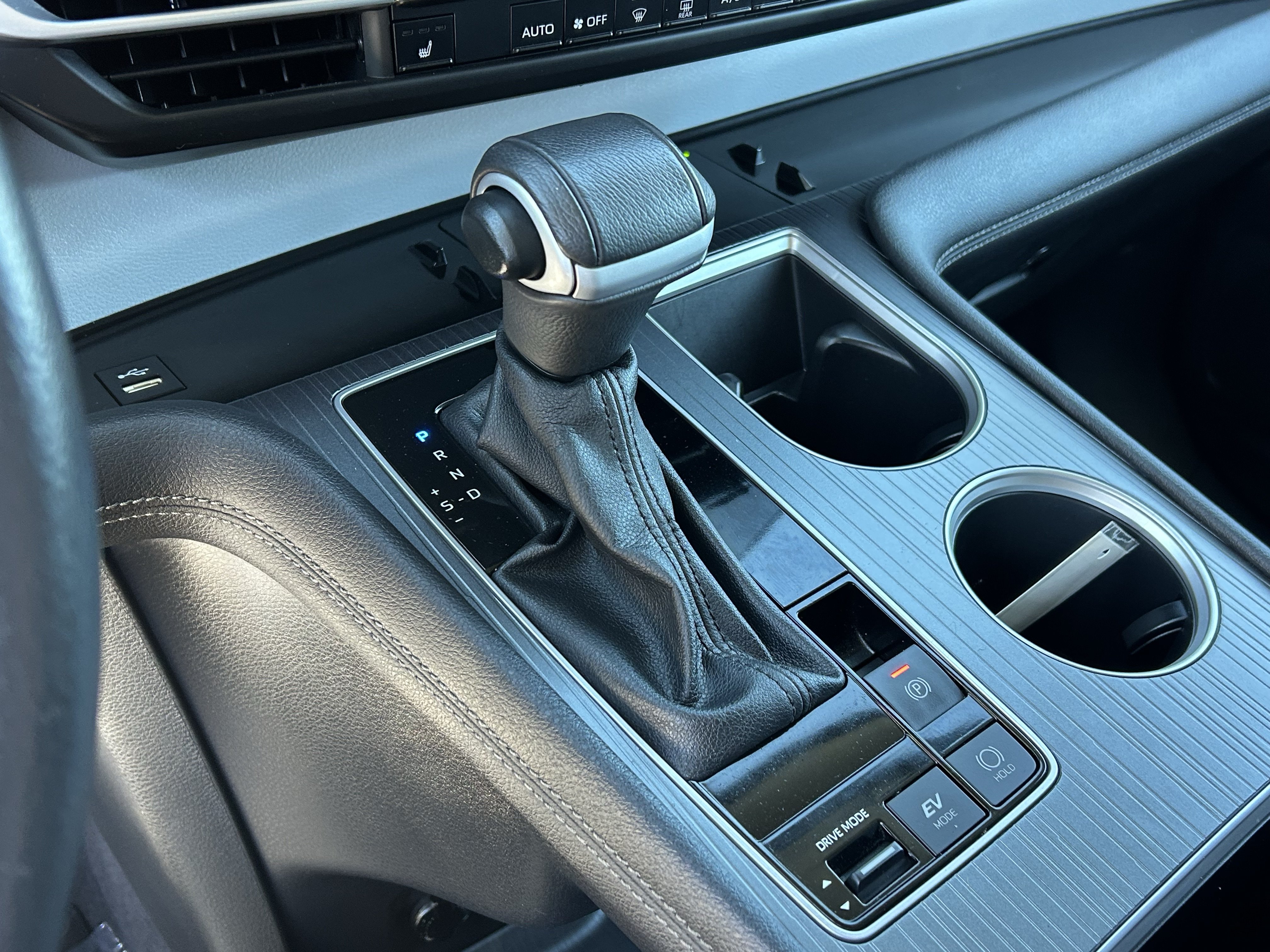 Certified 2025 Toyota Sienna XLE FWD image 23
