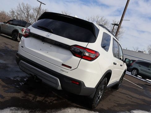 Certified 2025 Honda Pilot TrailSport image 7