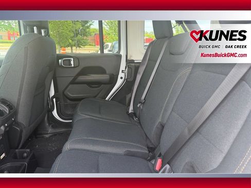 Used 2025 Jeep Wrangler Unlimited Sahara AWD/4WD image 10