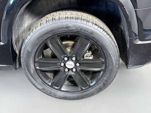 Used 2017 GMC Acadia Denali w/ Technology Package image 37