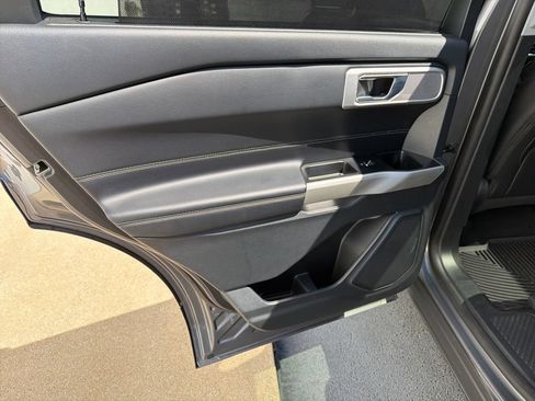 Used 2022 Ford Explorer Limited w/ Equipment Group 301A RWD image 43