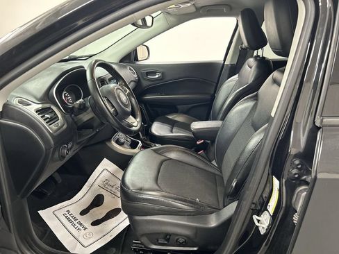 Used 2018 Jeep Compass Latitude w/ Popular Equipment Group AWD/4WD image 9
